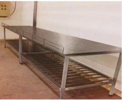 Technological table for packaging
