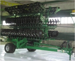 Aggregate carrier with disc harrows AH-8-BD