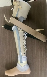 Non-modular type tibia prosthesis, including in case of congenital underdevelopment