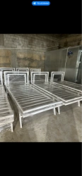 Metal bed