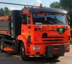 Combined road machine ED300KG (with de-icing material distributor and water-washing equipment)