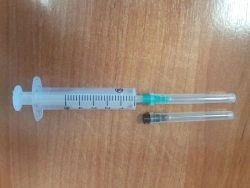 Injection syringe of single use sterile two-detailed 5A "Luer" complete with injection needles 0,8x40; 0,7x40