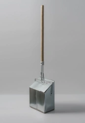 Trap scoop with stem