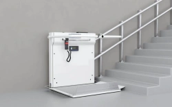 Lift platform for disabled people and other low mobility groups with inclined movement BK 320