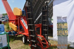 Agricultural grain scraper loader, model A-100P M