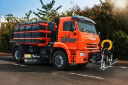 Combined road cleaning machine MKDU-10