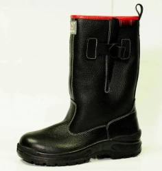 Special leather boots for protection against thermal risks of electric arc, model EZ-20Mn