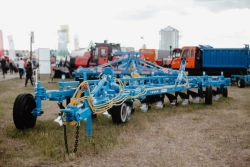 FINIST ploughs with 40 cm bodies: PLP-(9+2)x40 and their modifications: RZZ.108.00.000-10; RZZ.108.00.000-11