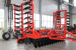 Megadisk-9000 wide interceptor disc machine