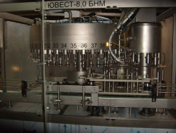 Automatic line, capacity up to 8000 bottles/hour for PET and glassware, capacity up to 2 litres, consisting of: YUWEST-8,0 BNT;