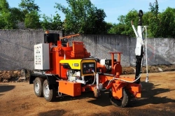 Equipment for pouring joints and cracks in asphalt concrete pavements Self-propelled electric melting and pouring machine Bastio