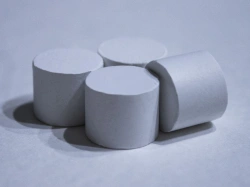 Ytterbium (III) fluoride for vacuum deposition