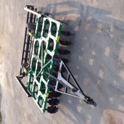 Trailed disc harrow BD-4,0x4P with roller