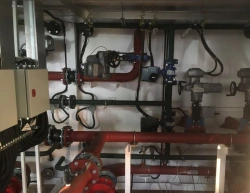 Gravity sedimentation unit of drilling fluid circulation and cleaning system