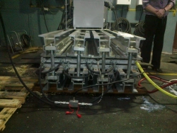 Portable vulcanising press for docking of conveyor belts of PST type