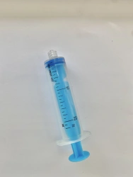 Single-use 3-part sterile injection syringes in version 20 A "Luer Lok" without needle