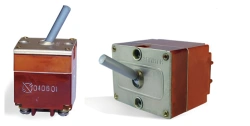 Three-pole 3-PPNT(K) change-over switch with neutral position