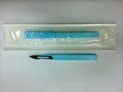 Surgical disposable scalpel with plastic handle Type 2 with blade #18