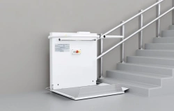 Lifting platform for disabled people and other low mobility groups with inclined movement BK 350