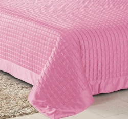 Blended fabric coverlet with synthetic filling.