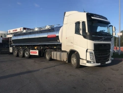 Semi-trailer-tanker, of frame or load-bearing construction on 3-axle bogie, commercial name TRIOS; type 915323,