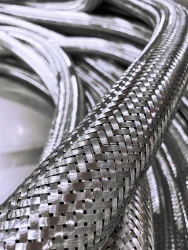 Flexible corrugated metal hoses of stainless steel