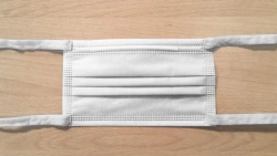 Disposable medical non-sterile mask made of non-woven materials 3-layer mask with ties 17,5x9,5 cm, colour: white.