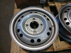 Steel automotive wheels with J rim, designed for fitting with tubeless tyres and for use on passenger cars and light motor vehic
