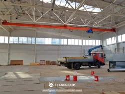 Double span overhead suspension cranes