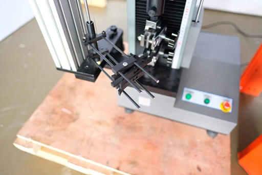 Universal Single-column Testing Machine REM-5
