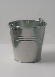 Galvanised bucket 12 l 1 seam with riveted lugs
