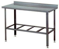 Metal table of model 6500.350.136.000