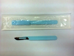 Surgical disposable scalpel with plastic handle Type 2 with blade #21