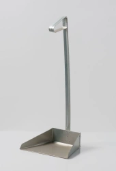 Scoop with vertical handle