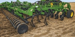 Trailed pneumatic seeder model 1830