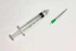Single-use sterile three-detail self-locking injecting syringe with 10 ml capacity in version "B".
