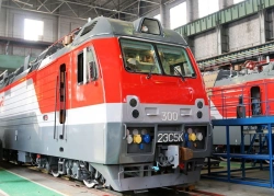AC mainline freight electric locomotive 2ES5K (two-section)