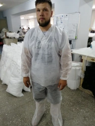 Single-use surgical suit, non-sterile