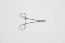 VZ-Z-121 Moskito hemostatic clamp, curved for newborns, 125mm