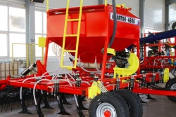 Pneumatic seeding complex "Agrator-4800"