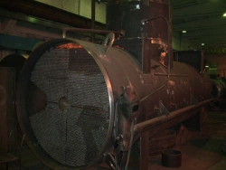 Heat-exchange apparatuses of shell-and-tube type IN and tube bundles thereto.