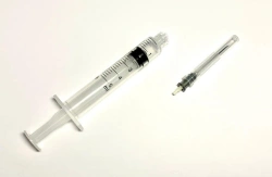 Single-use sterile three-detail self-locking injecting syringe with a capacity of 5 ml in version "B