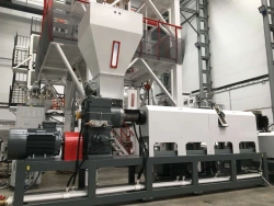 Plastic waste recycling granulator