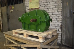 Bevel-cylindrical three-stage horizontal gearbox KC2-500-45-41