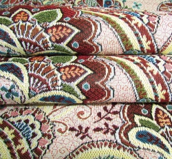 Ready-made decorative mottled jacquard fabrics of synthetic yarns mixed with cotton yarns