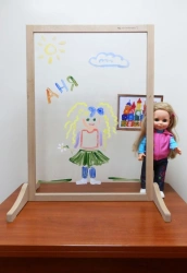 Transparent (mirrored) desktop easel.