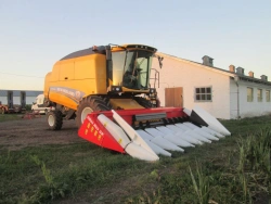 OROS RUS 8R maize harvester