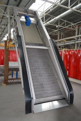 Mechanised stepped sewer grating