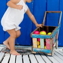 Bouncing dry pool balls / 90 pc