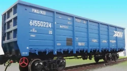 Gondola wagon with blank end walls and unloading hatches in the floor | model 12-2153